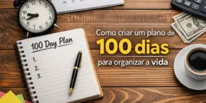 Montagem com notebook, plano de 100 dias, dólar e café sobre mesa de madeira.