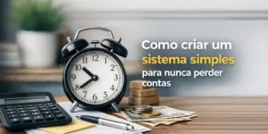 mesa com relógio, calculadora, moedas e plantas destacando educação financeira